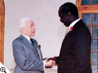 Herbert W. Armstrong greets Kenyan Preisdent Daniel arap Moi in Nairobi.